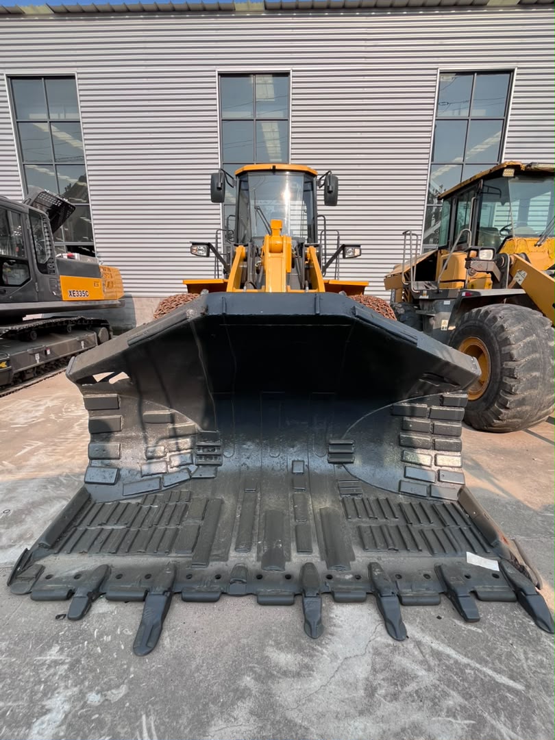 Heavy Rock Bucket
